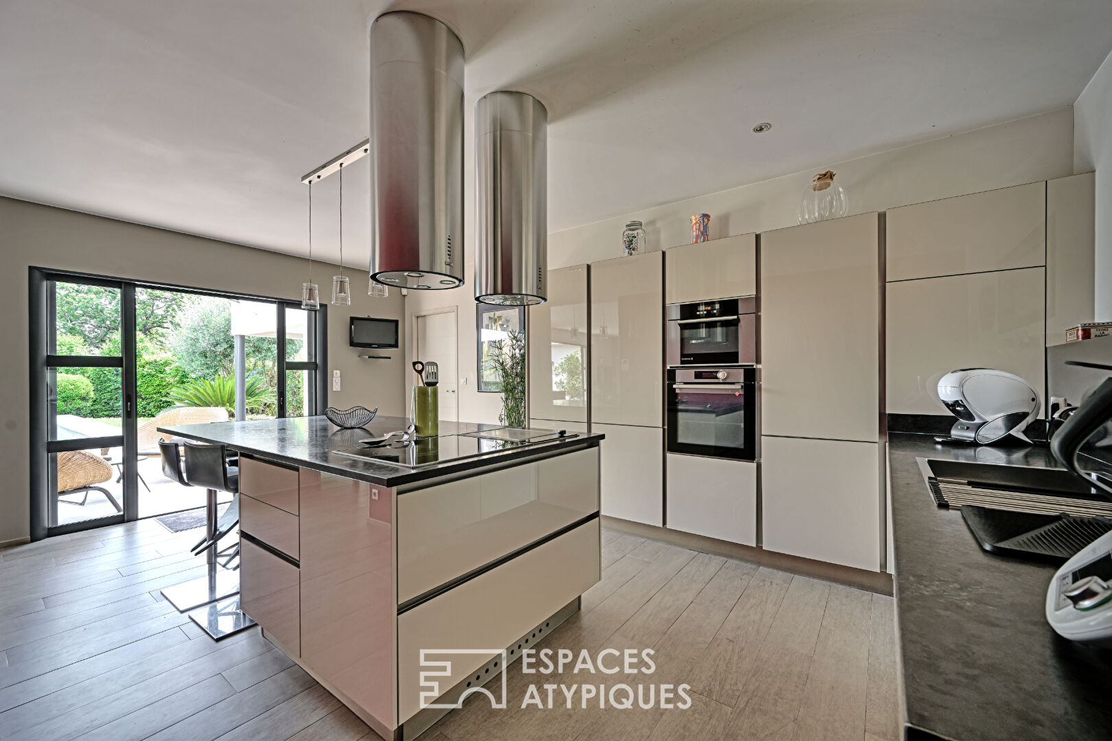 Villa contemporaine d’exception dans un écrin confidentiel à Saint-Clément-de-Rivière