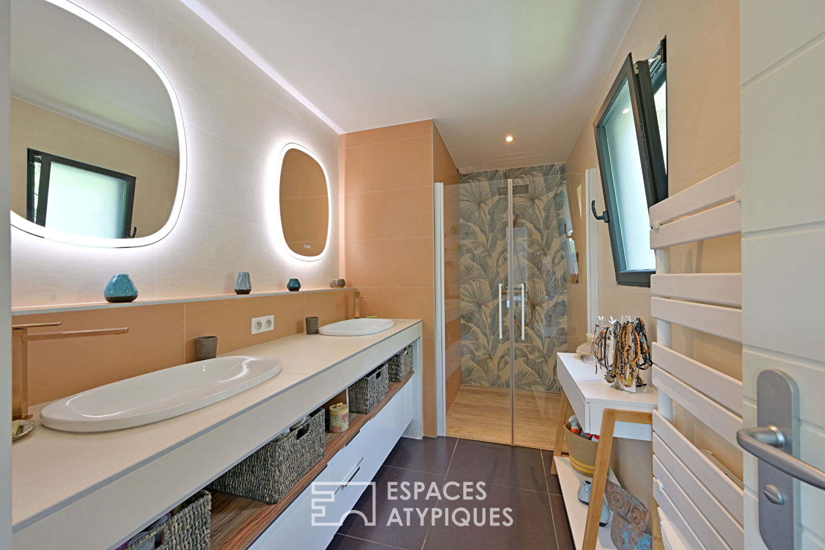 Villa contemporaine d’exception dans un écrin confidentiel à Saint-Clément-de-Rivière