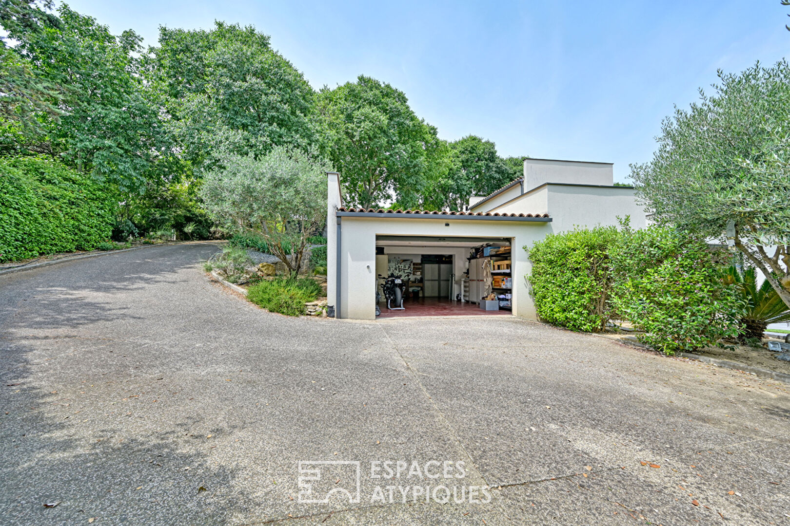Villa contemporaine d’exception dans un écrin confidentiel à Saint-Clément-de-Rivière