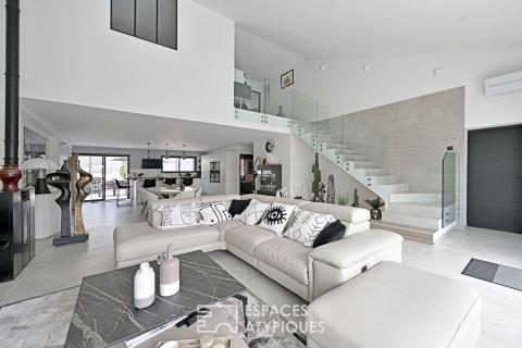 Maison contemporaine avec piscine à deux pas de la mer