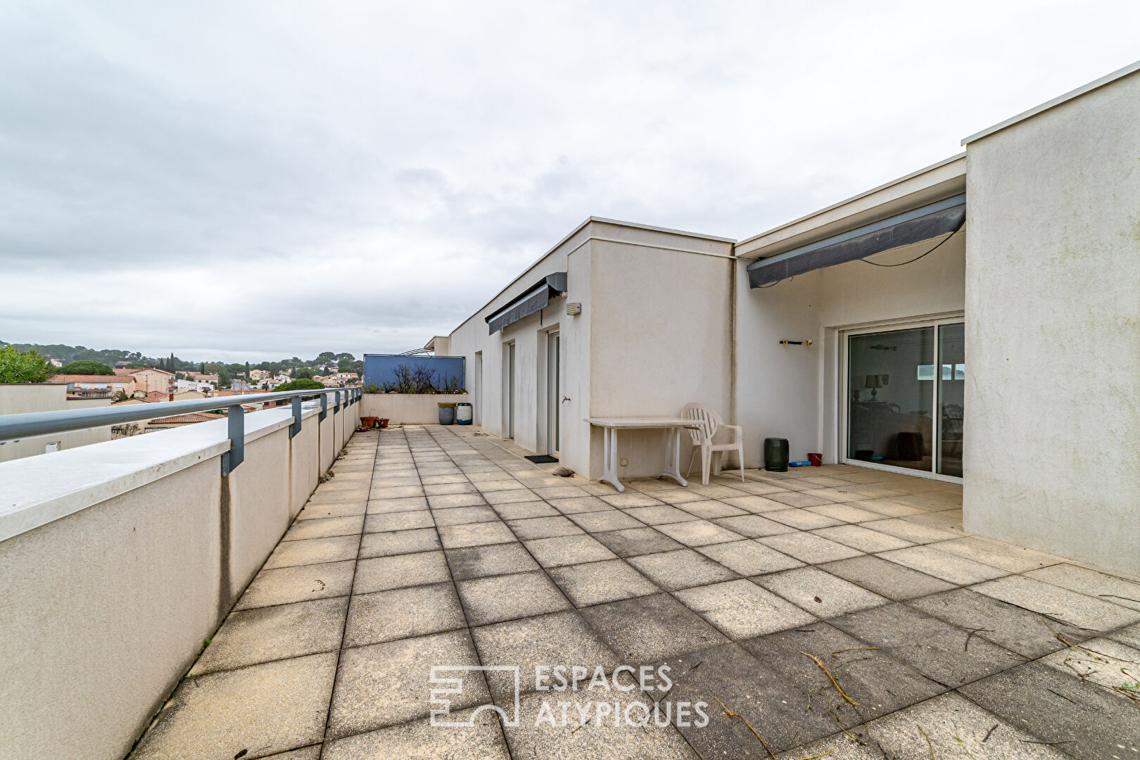 Roof terrace apartment at the foot of the Tram