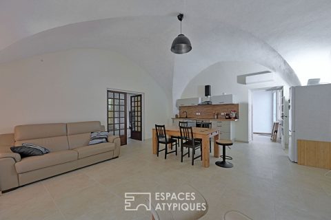 Bien de Caractère entre Maison et Appartement, 200 m² avec Terrasse et Stationnements