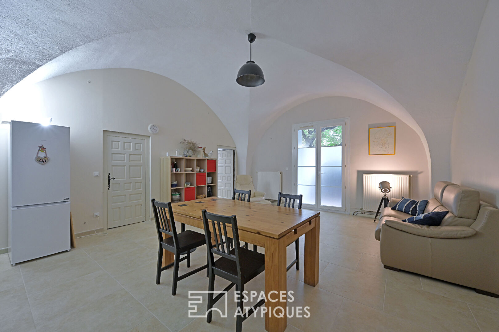 Bien de Caractère entre Maison et Appartement, 200 m² avec Terrasse et Stationnements
