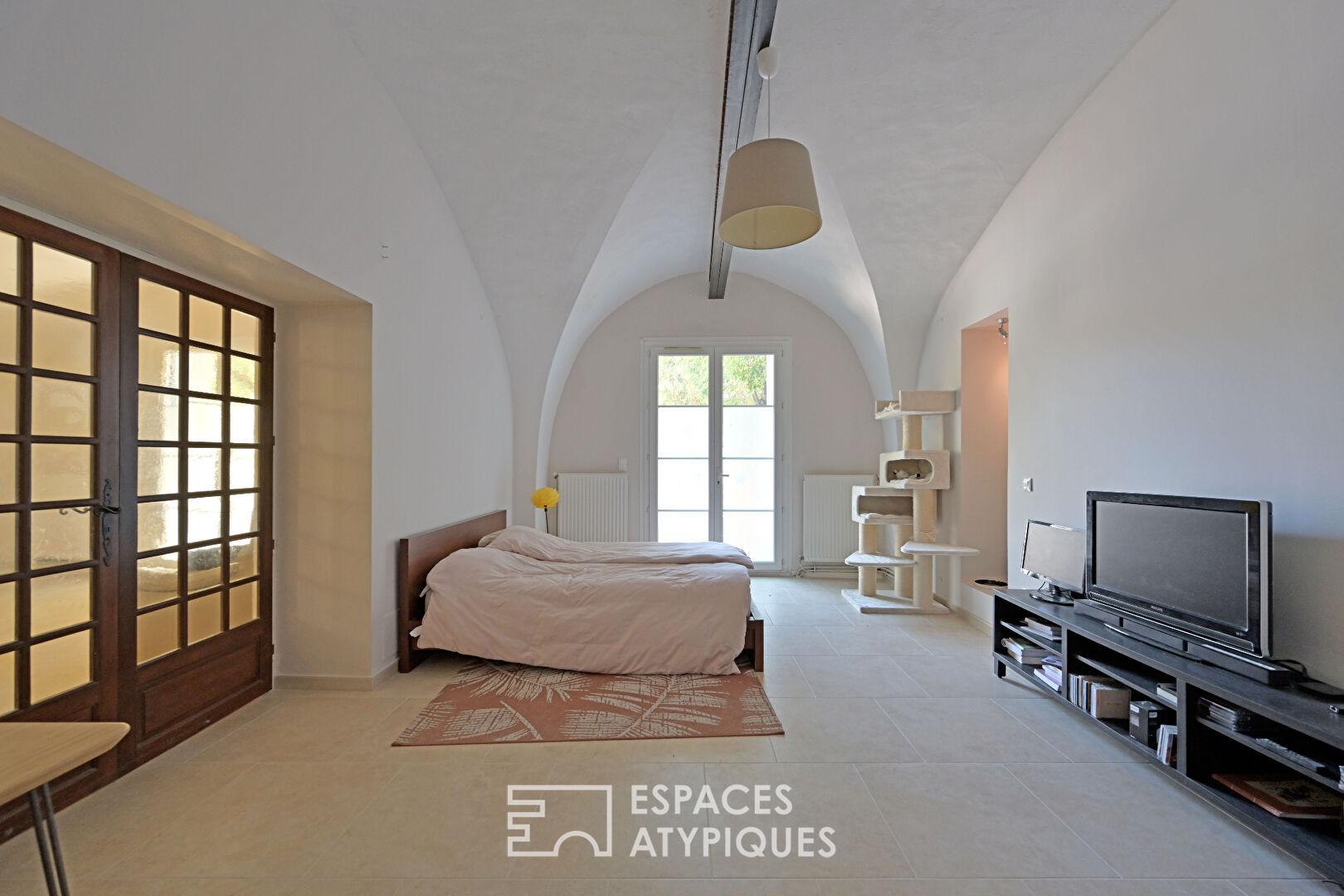 Bien de Caractère entre Maison et Appartement, 200 m² avec Terrasse et Stationnements