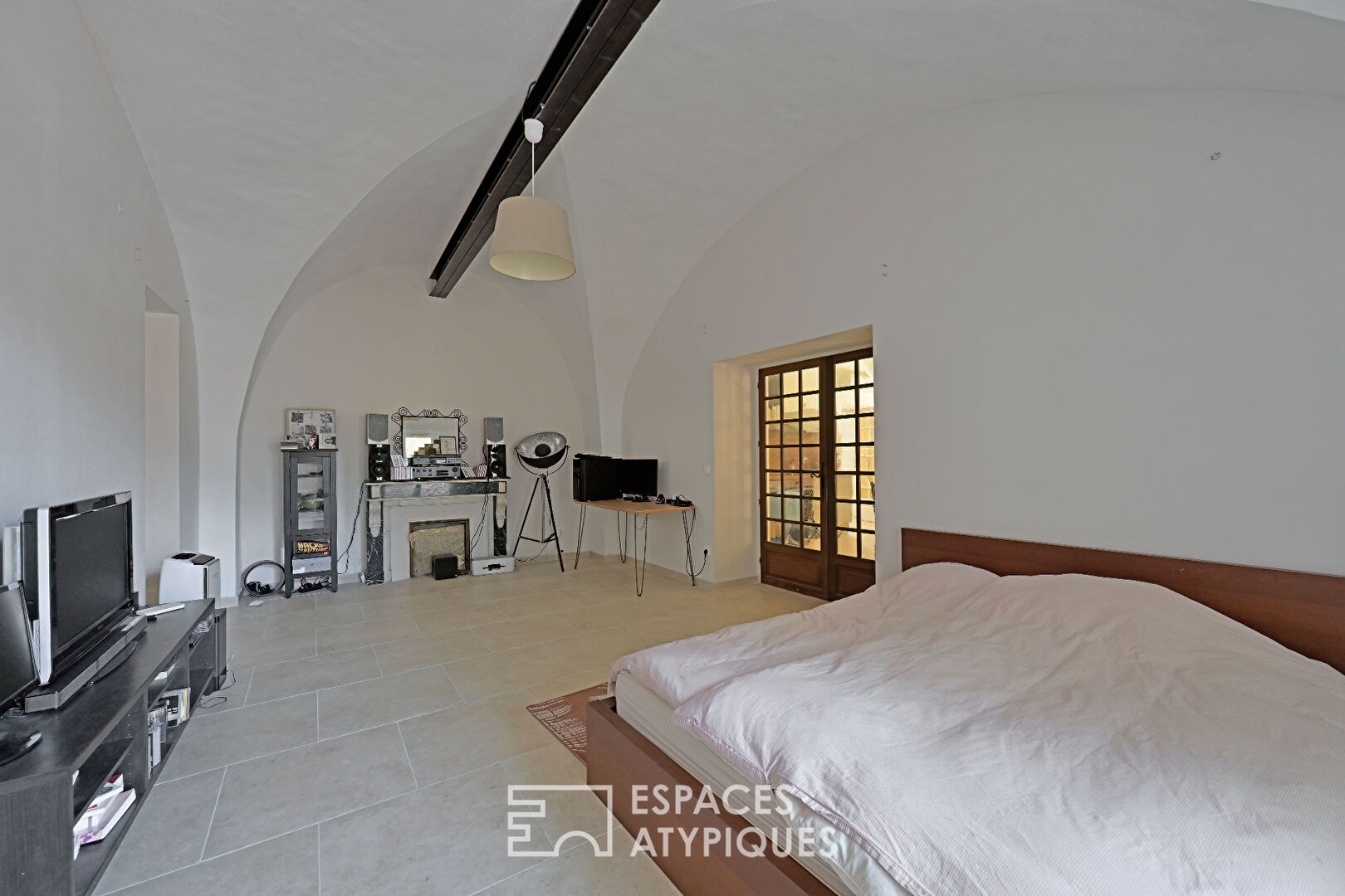 Bien de Caractère entre Maison et Appartement, 200 m² avec Terrasse et Stationnements