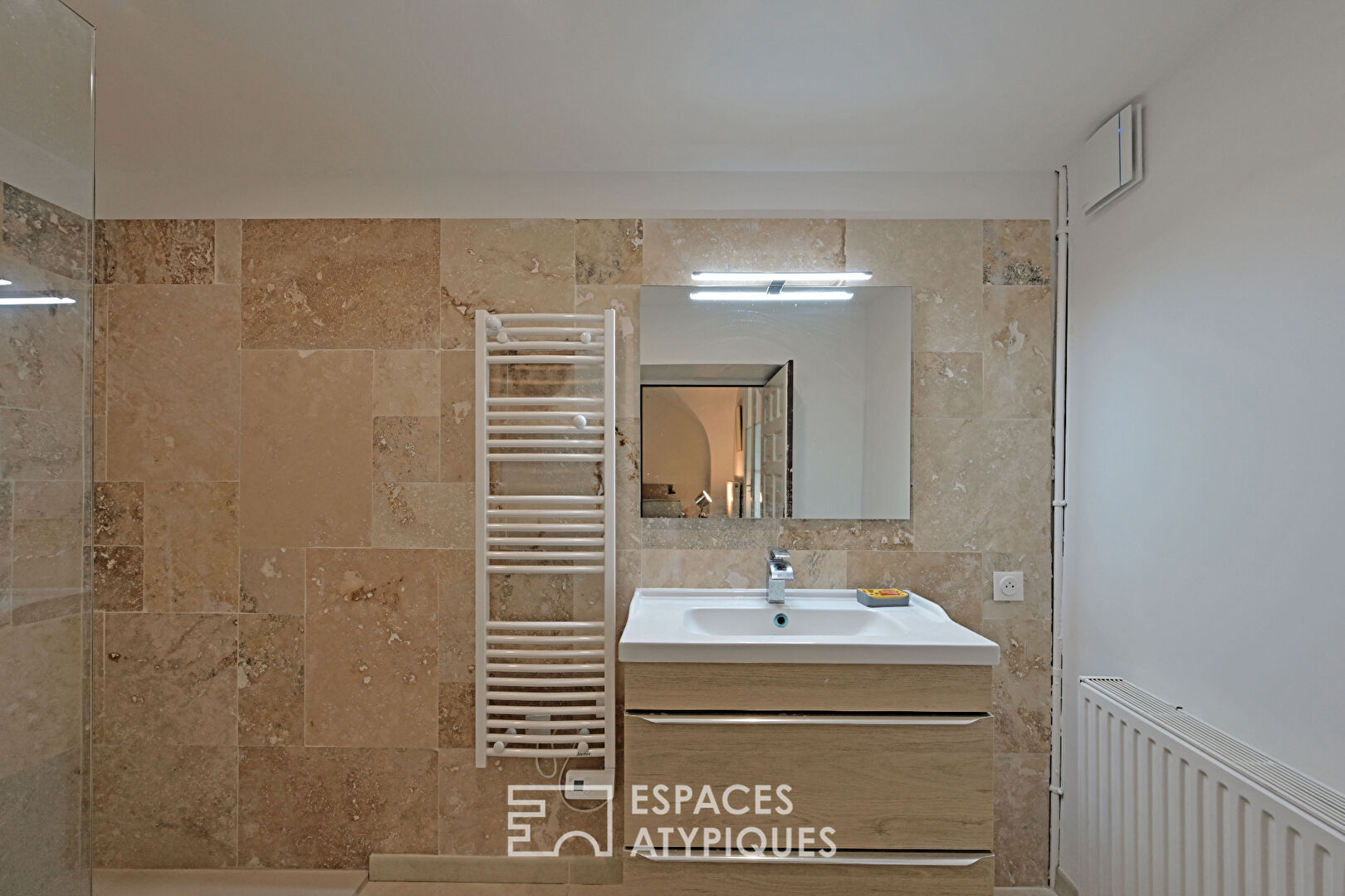 Bien de Caractère entre Maison et Appartement, 200 m² avec Terrasse et Stationnements