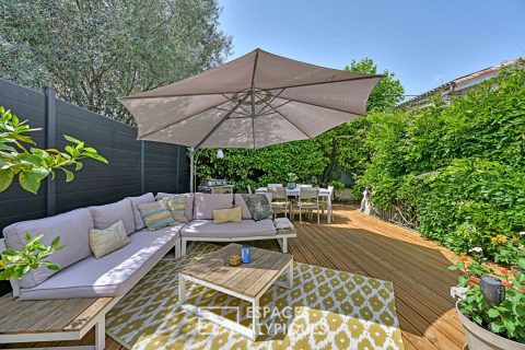 Intimate Interlude in Montpellier: Guest House with Patio and Private Spaces