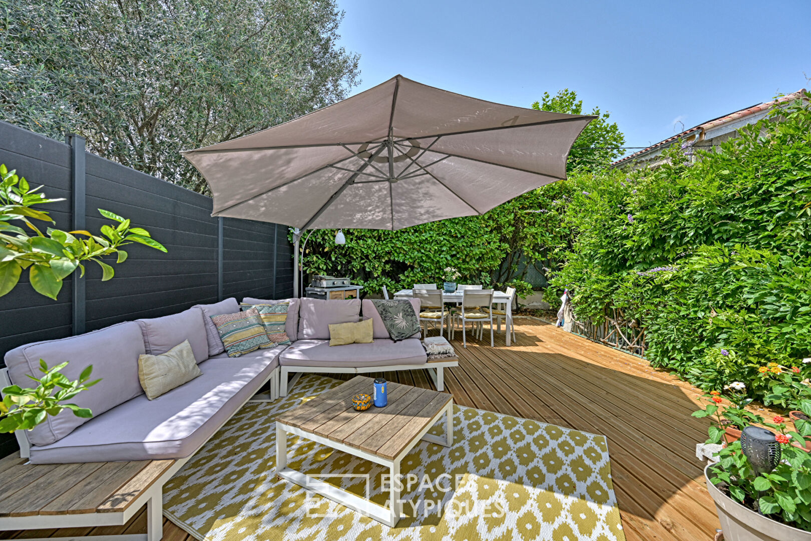 Intimate Interlude in Montpellier: Guest House with Patio and Private Spaces