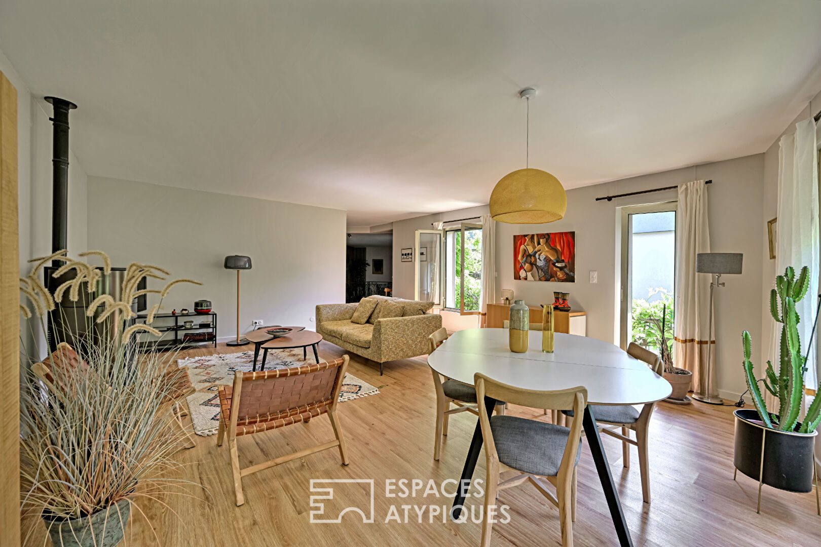 Intimate Interlude in Montpellier: Guest House with Patio and Private Spaces