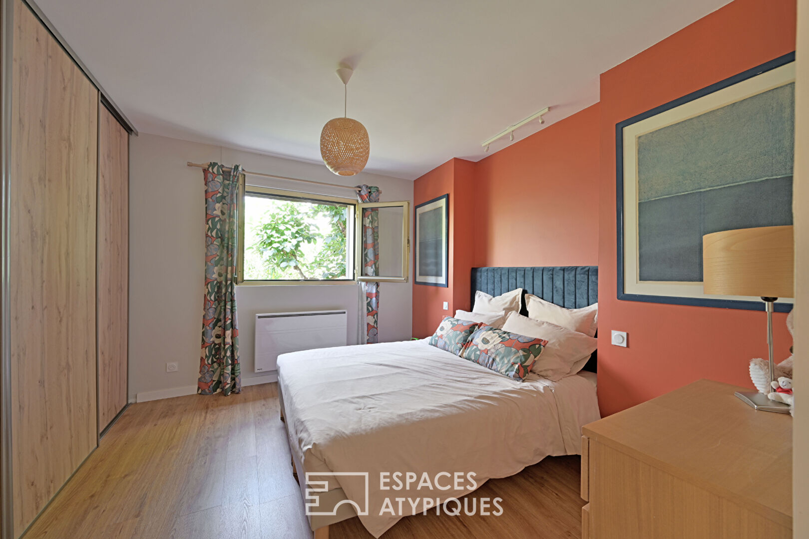 Intimate Interlude in Montpellier: Guest House with Patio and Private Spaces