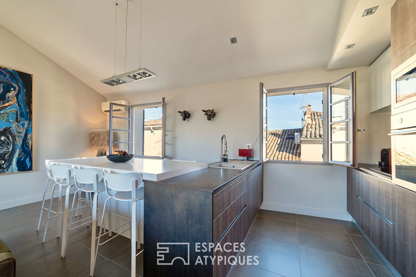 Superb renovation in the heart of the medieval city