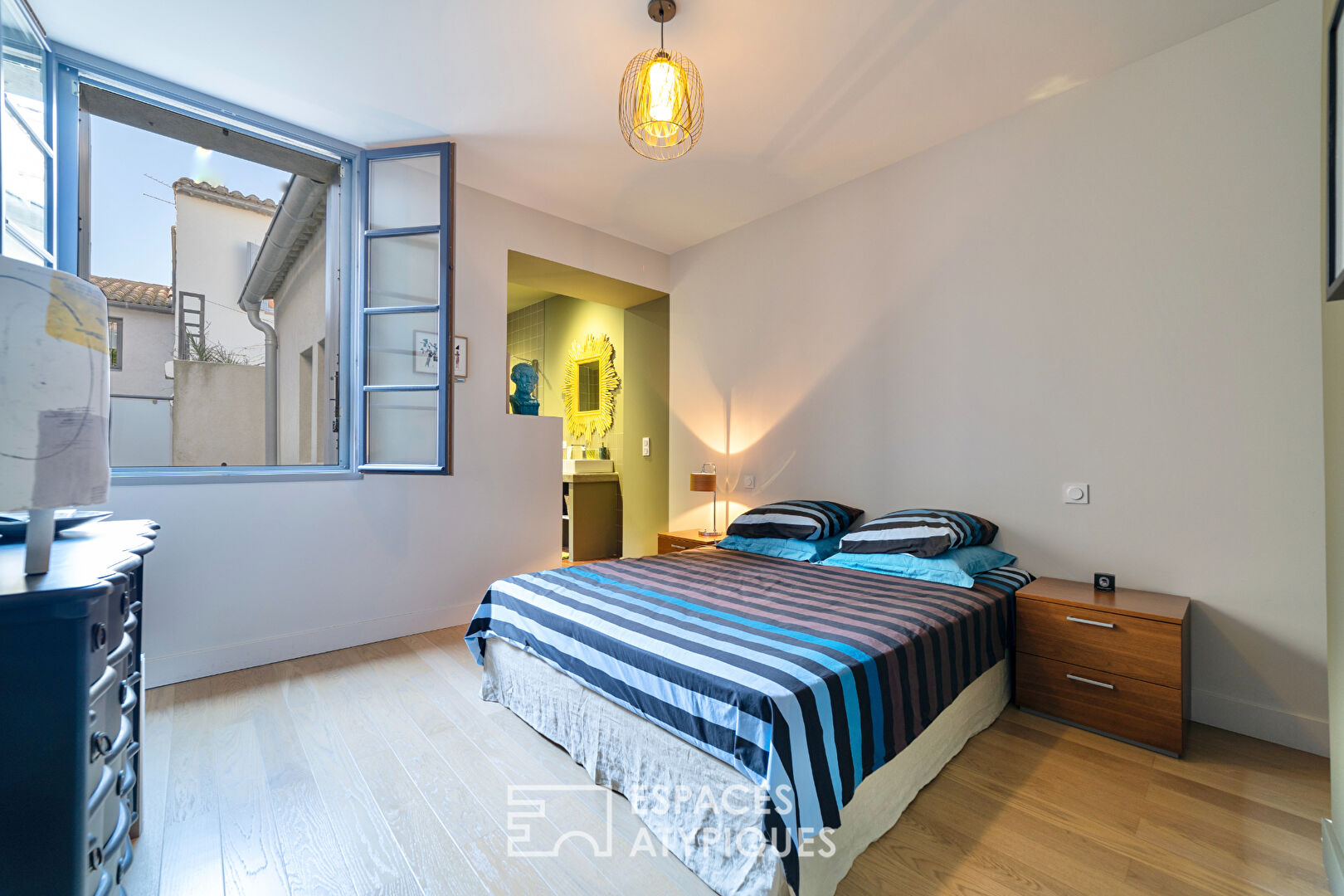 Superb renovation in the heart of the medieval city