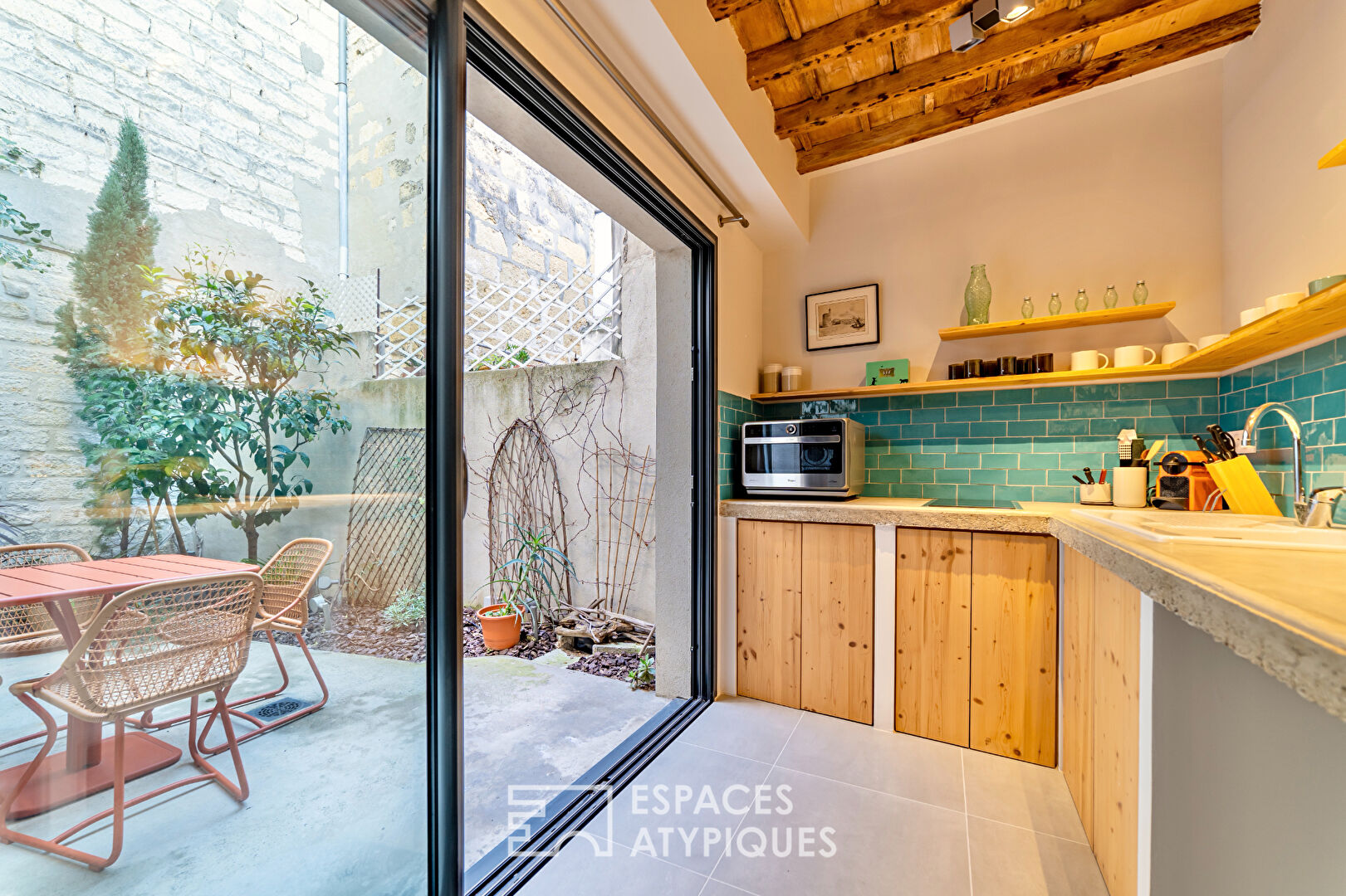 Superb renovation in the heart of the medieval city