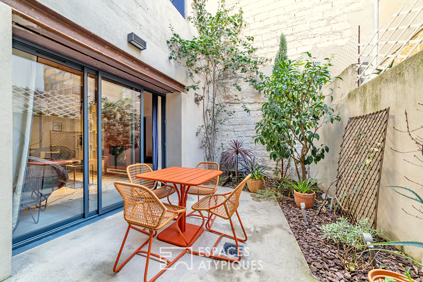 Superb renovation in the heart of the medieval city