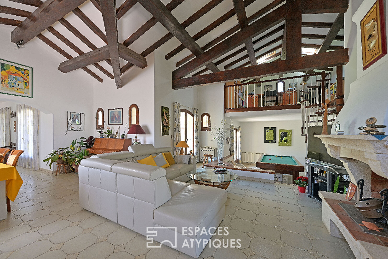 Charming, bright house with swimming pool and outbuilding, quiet location in Lattes