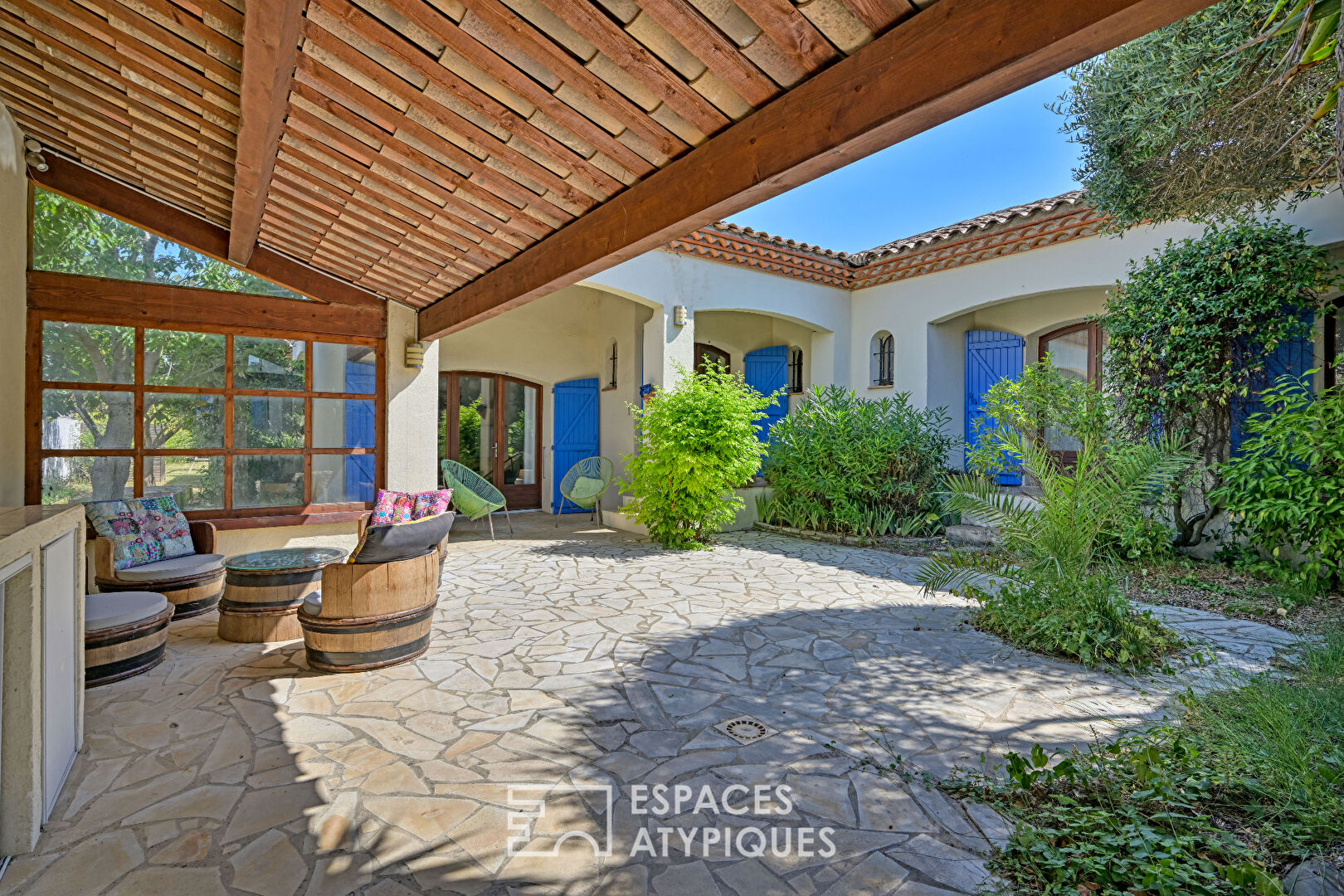 Charming, bright house with swimming pool and outbuilding, quiet location in Lattes