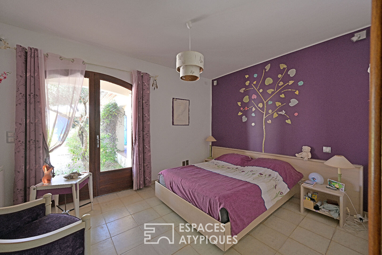 Charming, bright house with swimming pool and outbuilding, quiet location in Lattes