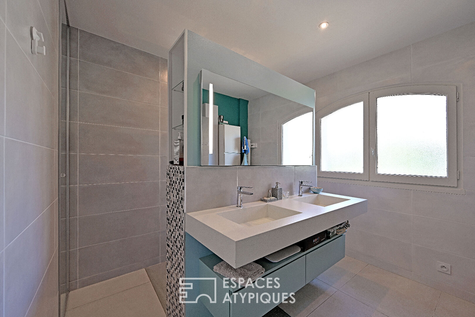 Charming, bright house with swimming pool and outbuilding, quiet location in Lattes