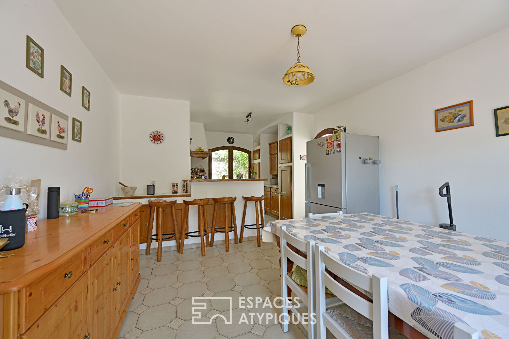 Charming, bright house with swimming pool and outbuilding, quiet location in Lattes