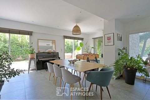 Charme de l&rsquo;ancien et design contemporain pour cette villa de standing avec piscine