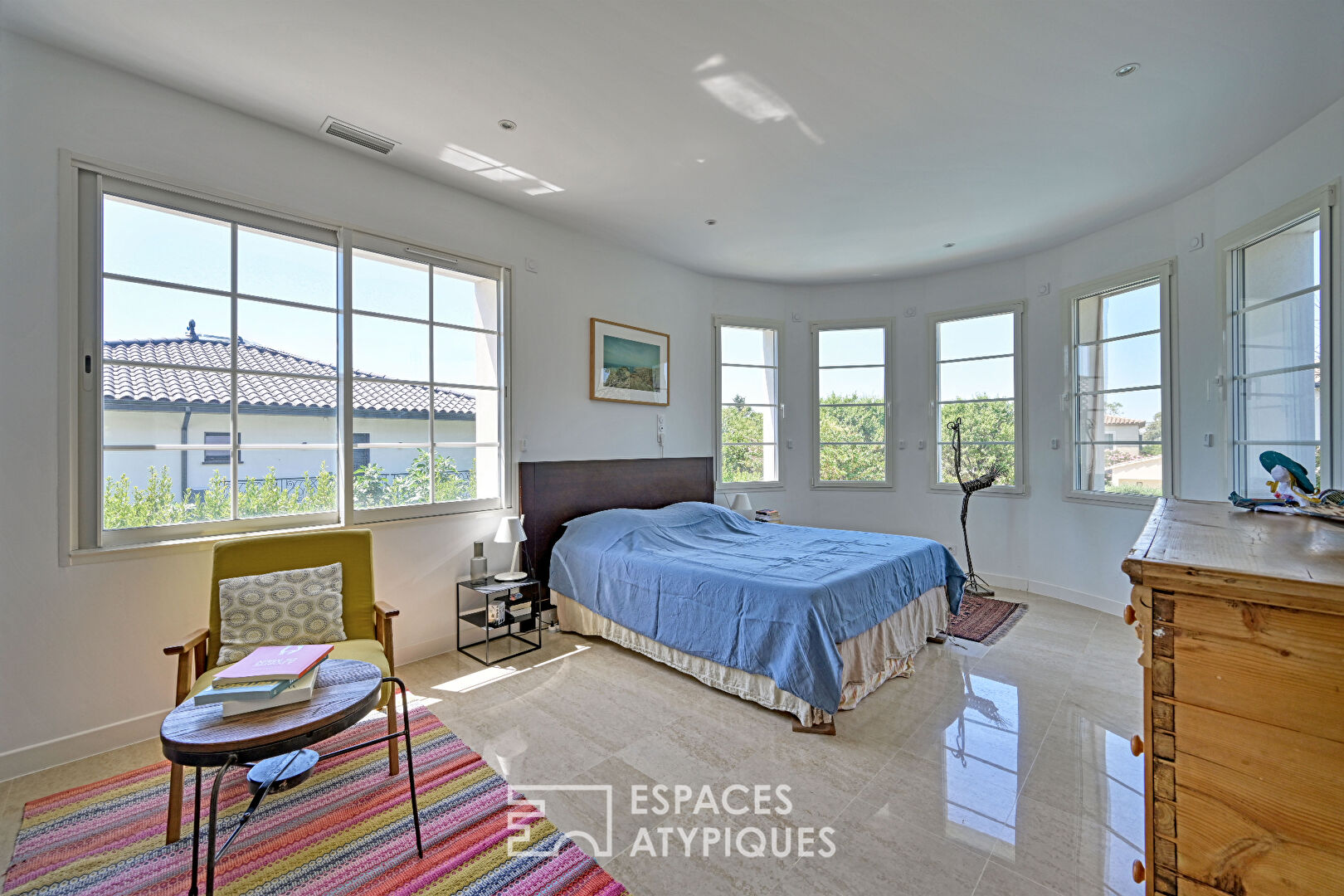 Timeless elegance and high-end services in the heart of the Millénaire