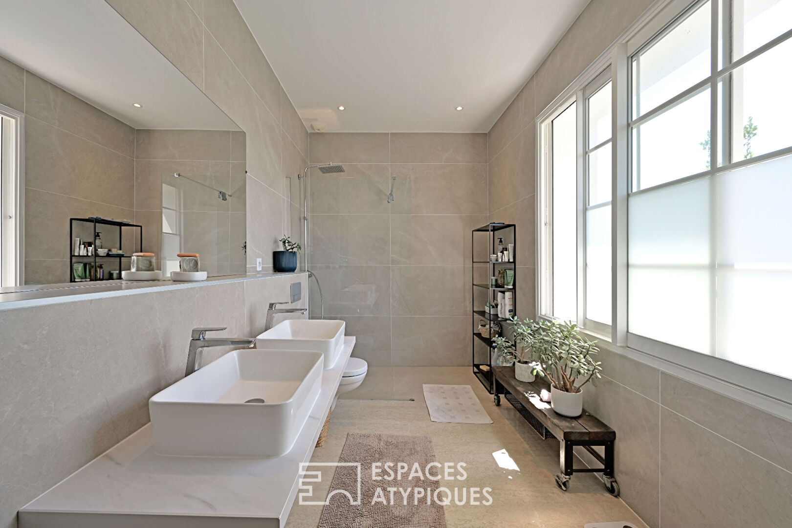 Timeless elegance and high-end services in the heart of the Millénaire