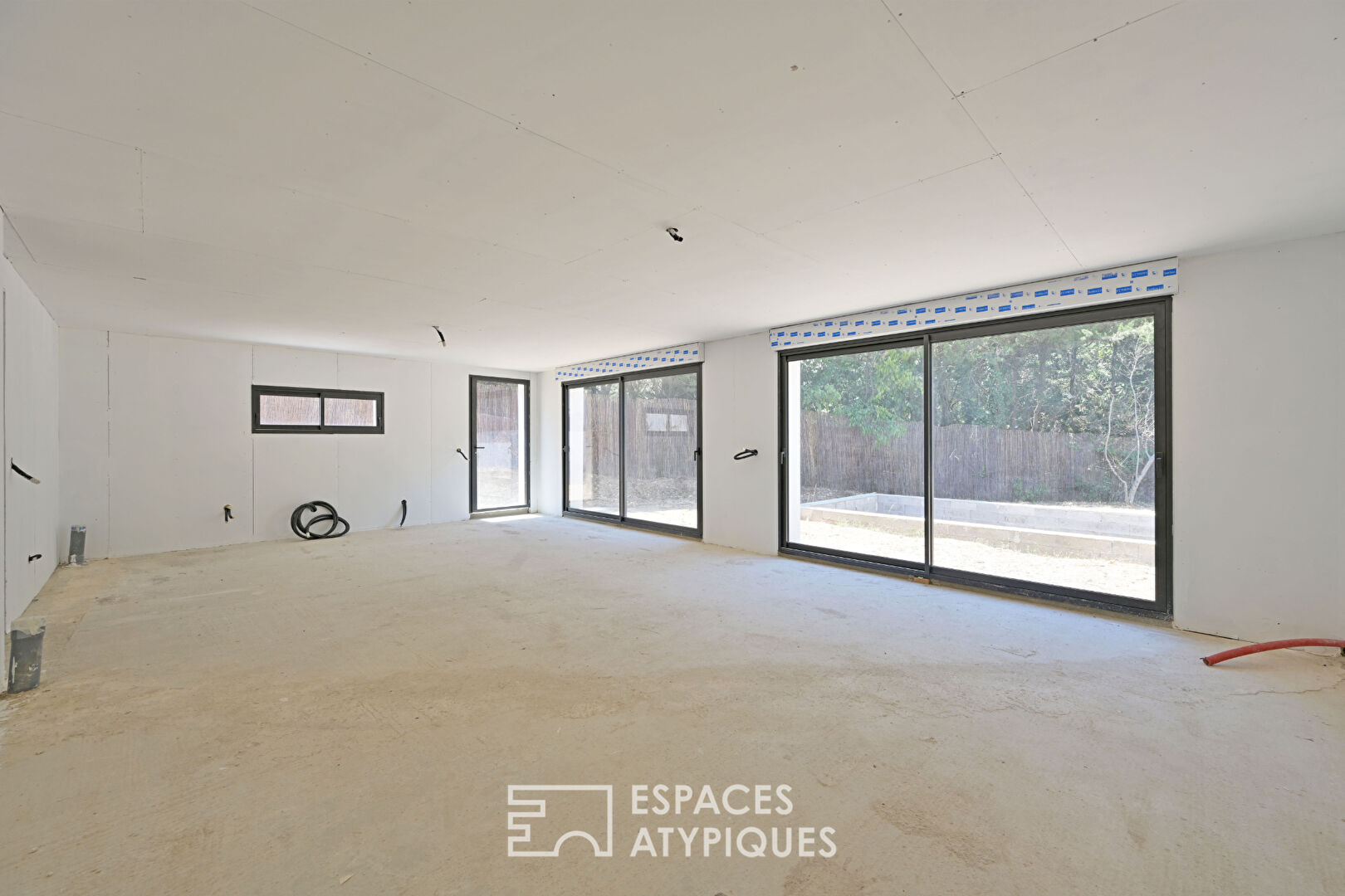 Contemporary Villa to be completed in a peaceful setting in Montpellier