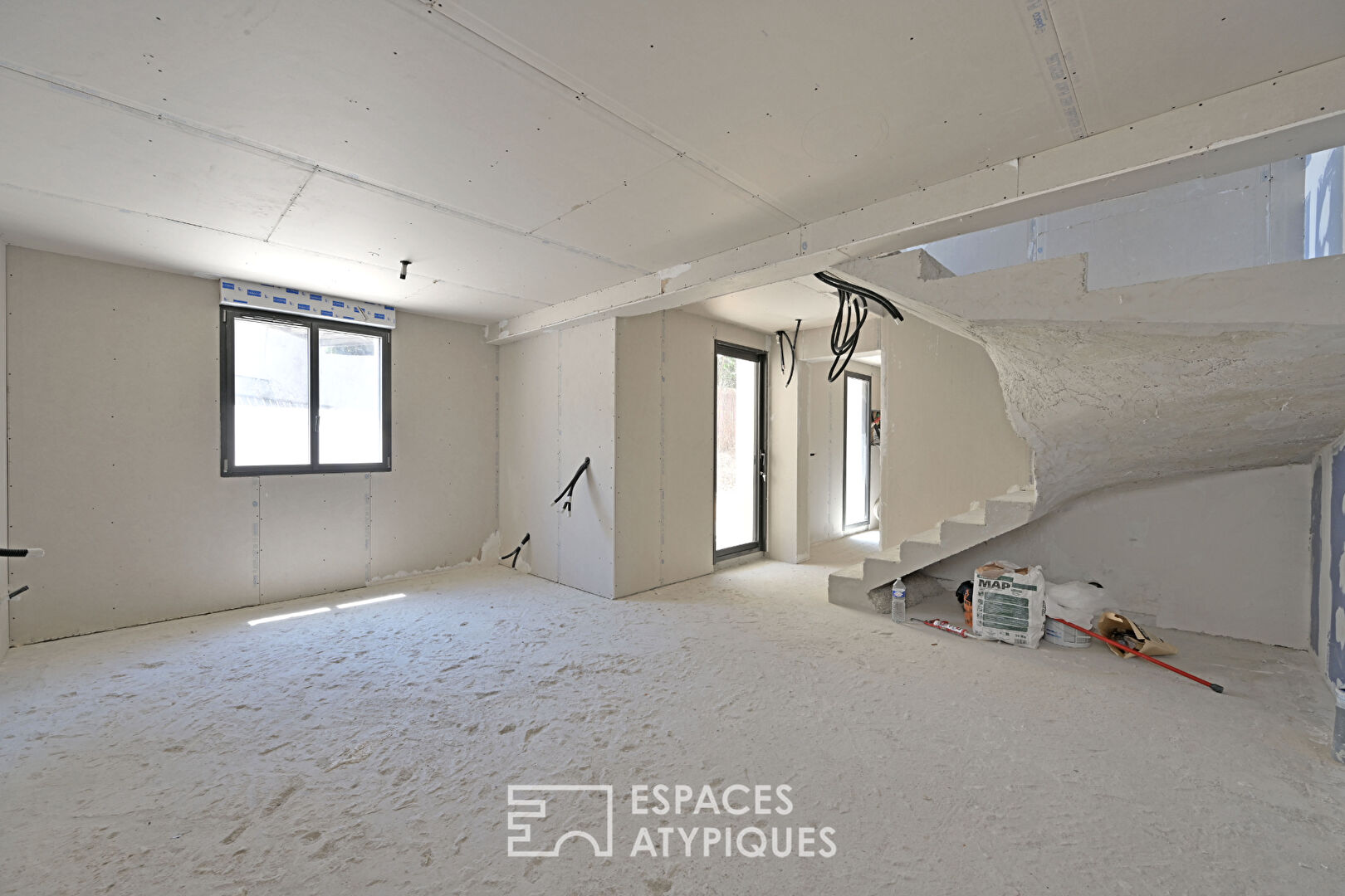 Contemporary Villa to be completed in a peaceful setting in Montpellier