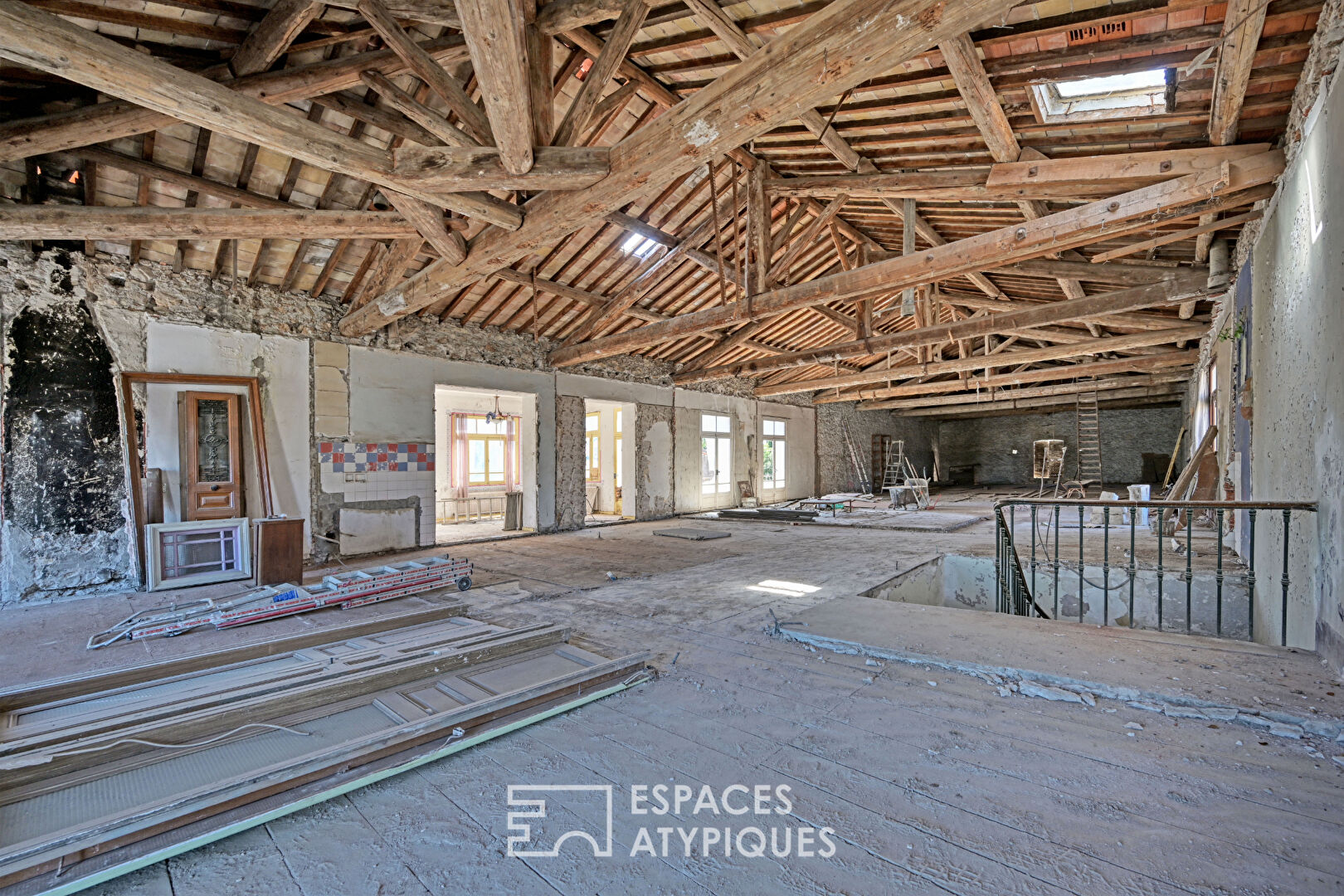 Raw loft to be converted 580 sqm on two levels with 700 sqm garden close to the beach