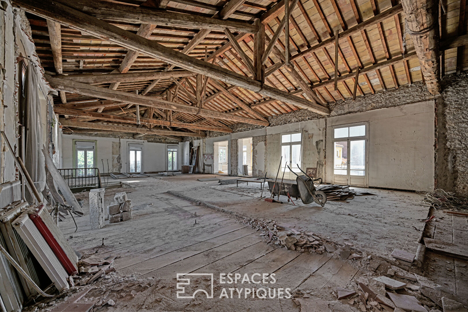 Raw loft to be converted 580 sqm on two levels with 700 sqm garden close to the beach