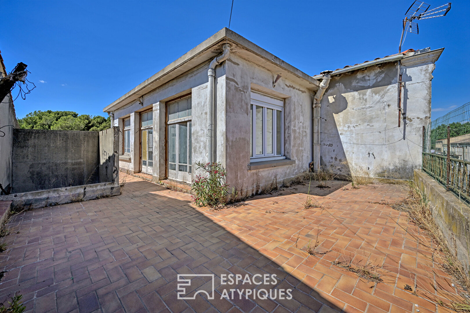 Raw loft to be converted 580 sqm on two levels with 700 sqm garden close to the beach