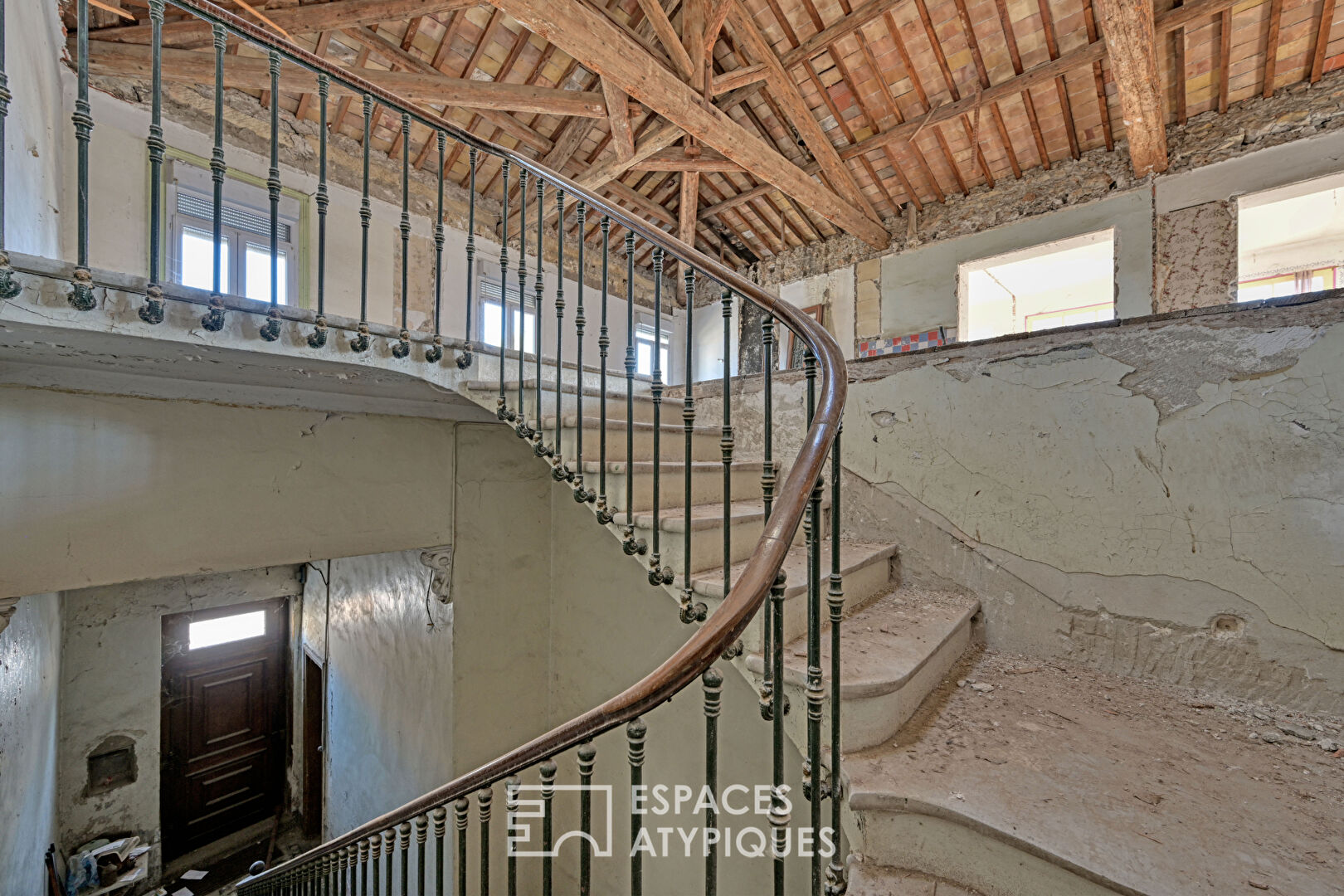Raw loft to be converted 580 sqm on two levels with 700 sqm garden close to the beach