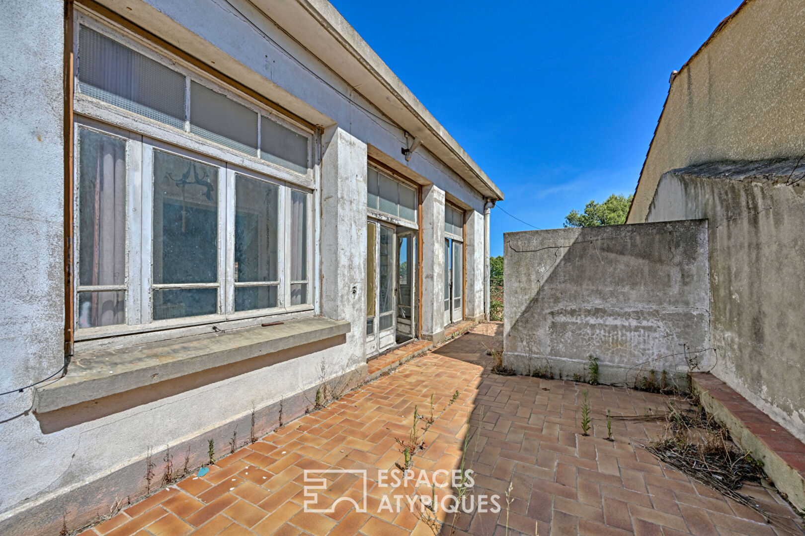 Raw loft to be converted 580 sqm on two levels with 700 sqm garden close to the beach