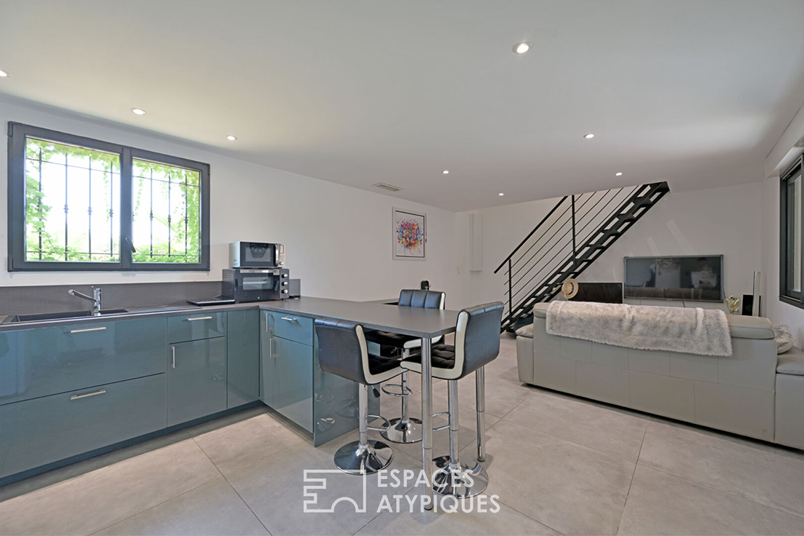 Charming Property with Pool and Outbuildings