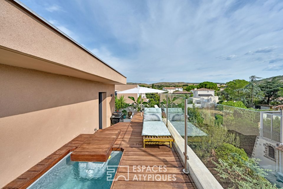 Appartement contemporain avec bassin de nage en terrasse et vue sur la Gardiole