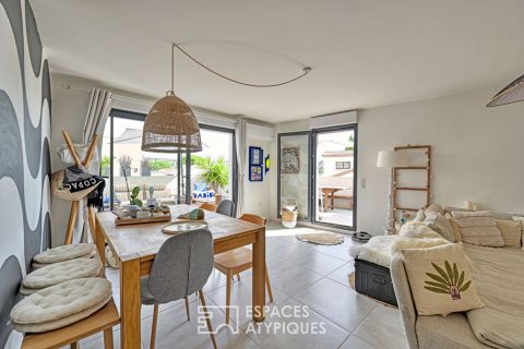 Appartement contemporain avec bassin de nage en terrasse et vue sur la Gardiole