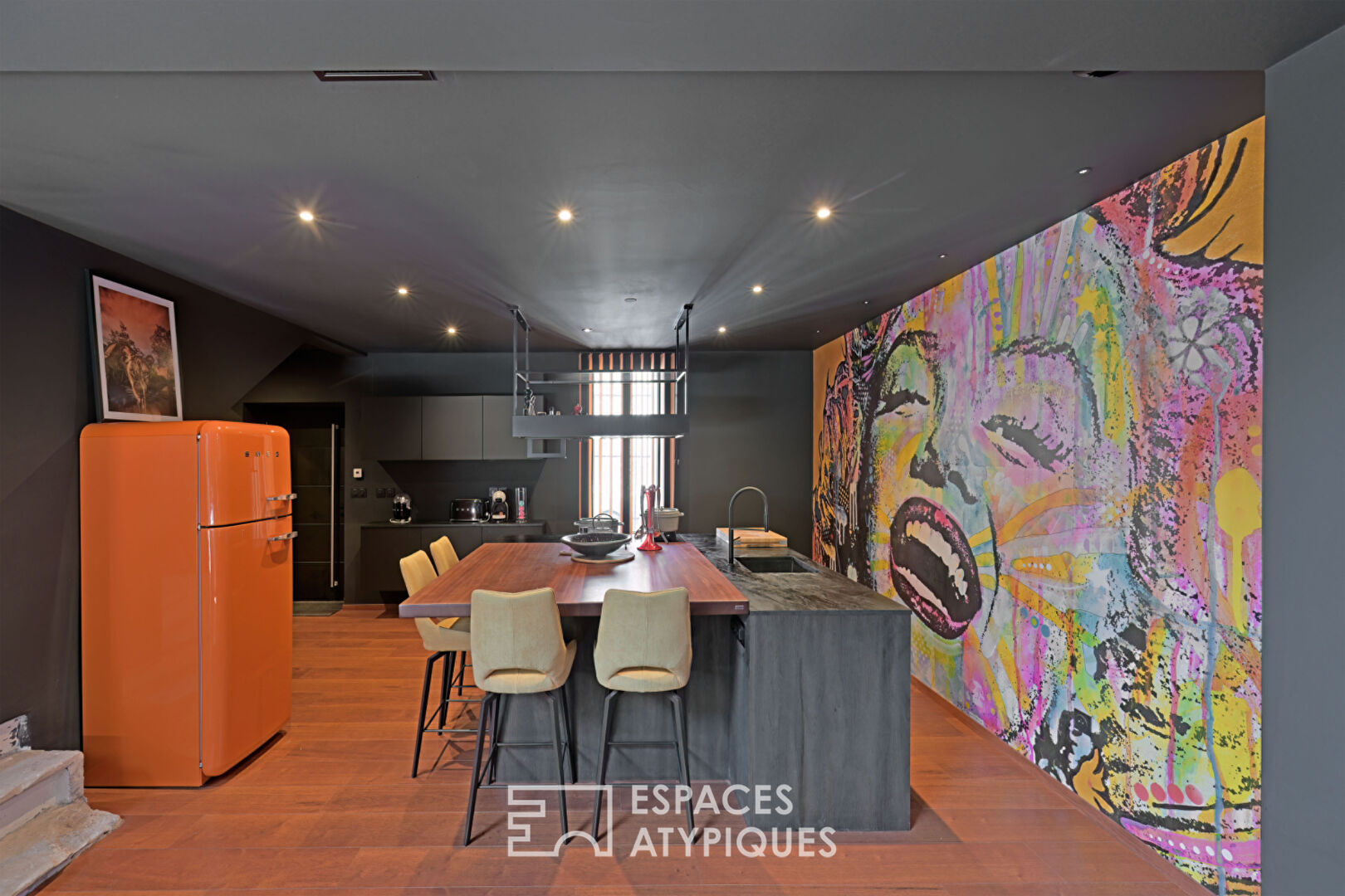 Former winemaker renovated with charm, space and swimming pool