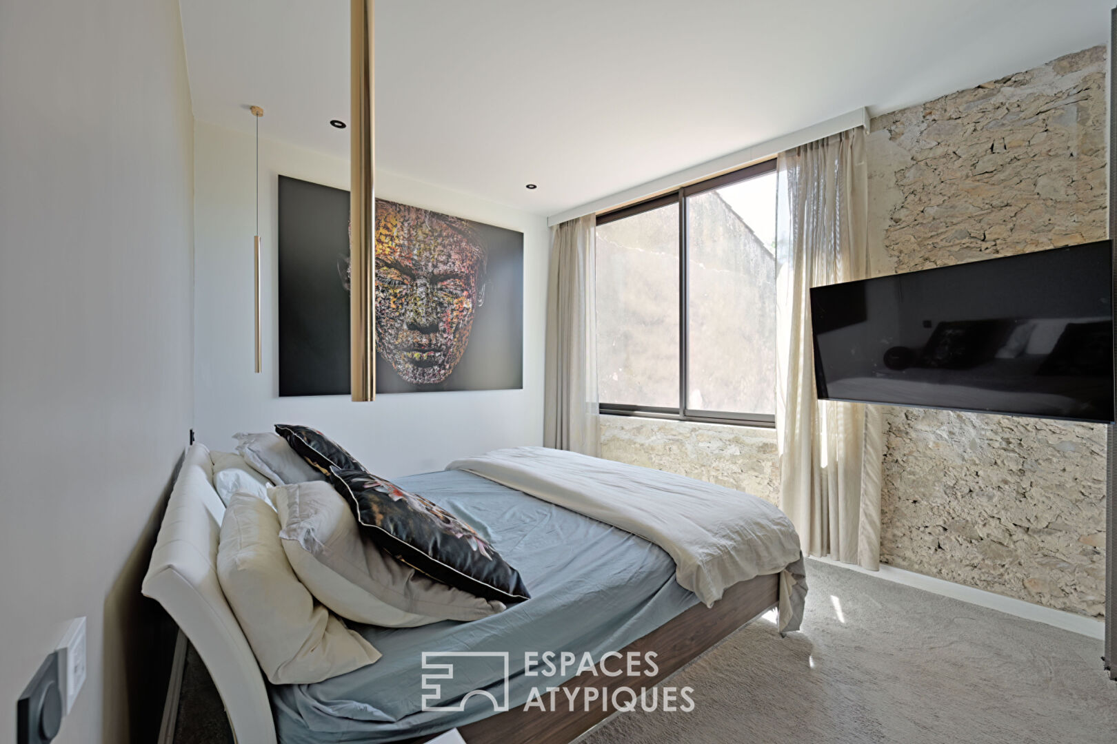 Former winemaker renovated with charm, space and swimming pool