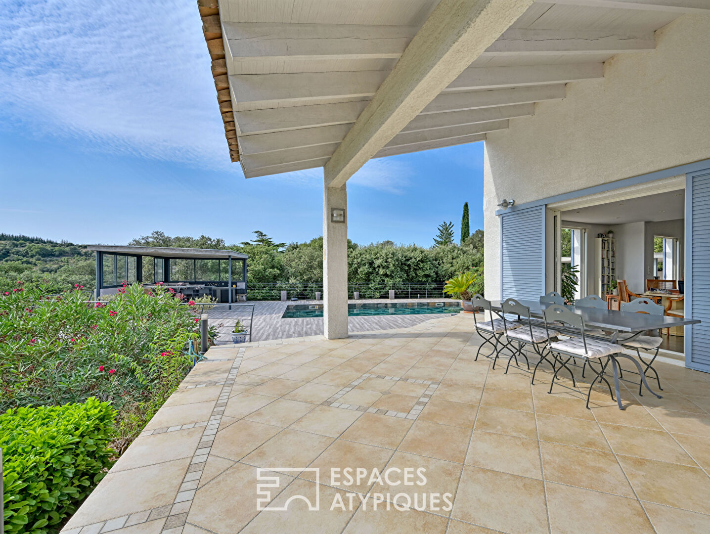 Bright villa with unique panorama of Pic St Loup and Hortus