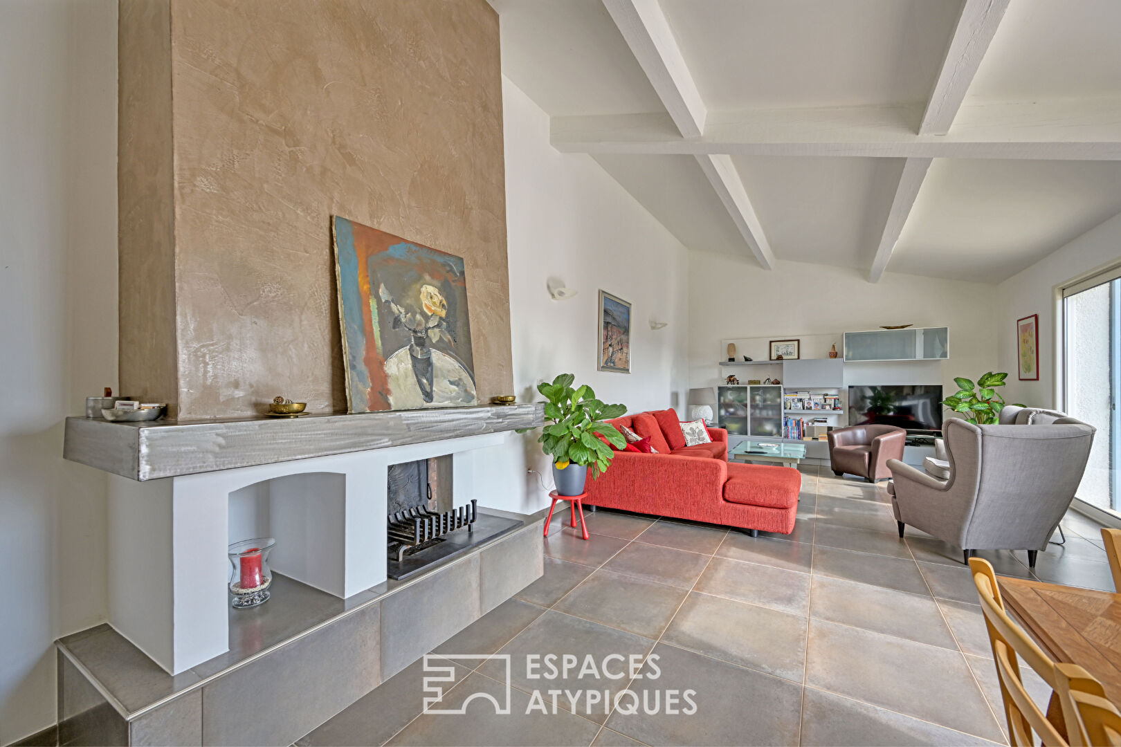 Bright villa with unique panorama of Pic St Loup and Hortus