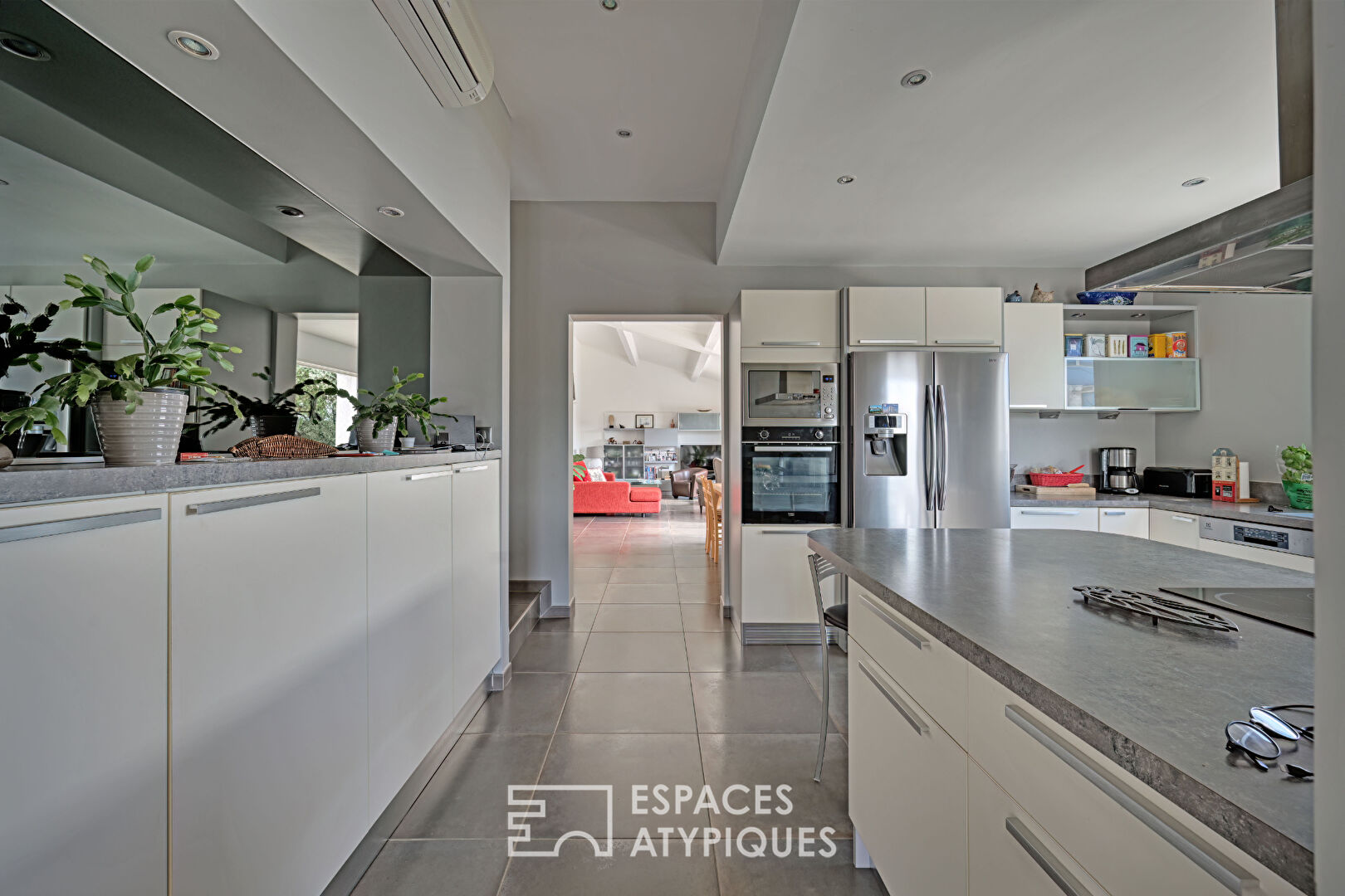 Bright villa with unique panorama of Pic St Loup and Hortus