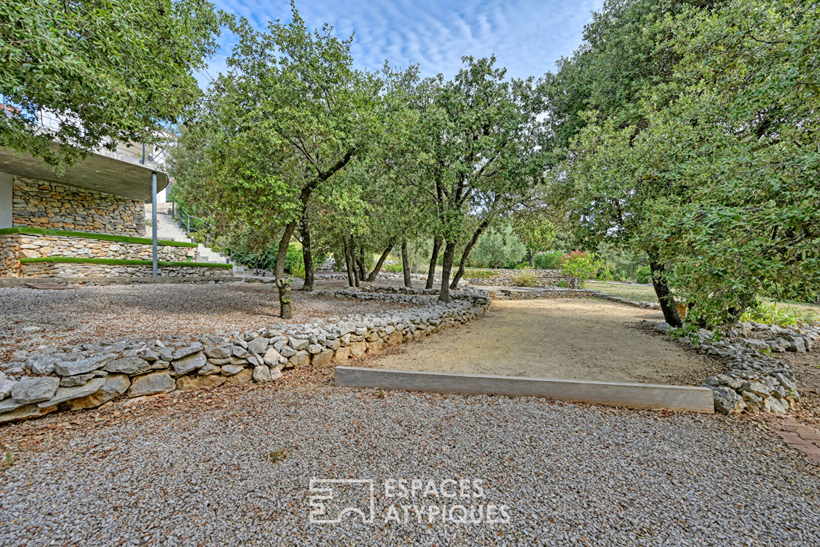 Bright villa with unique panorama of Pic St Loup and Hortus