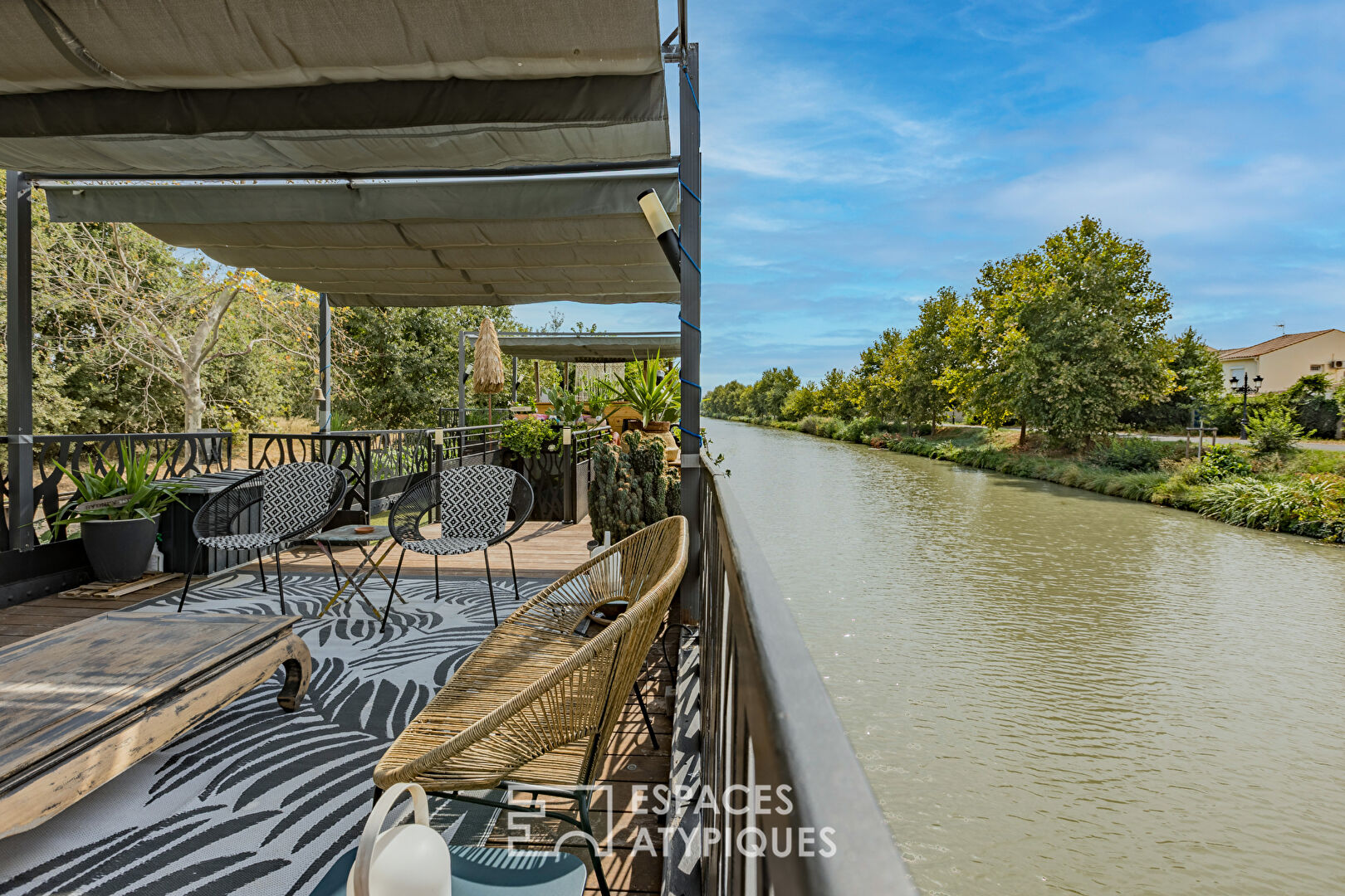Péniche sur le canal du Midi