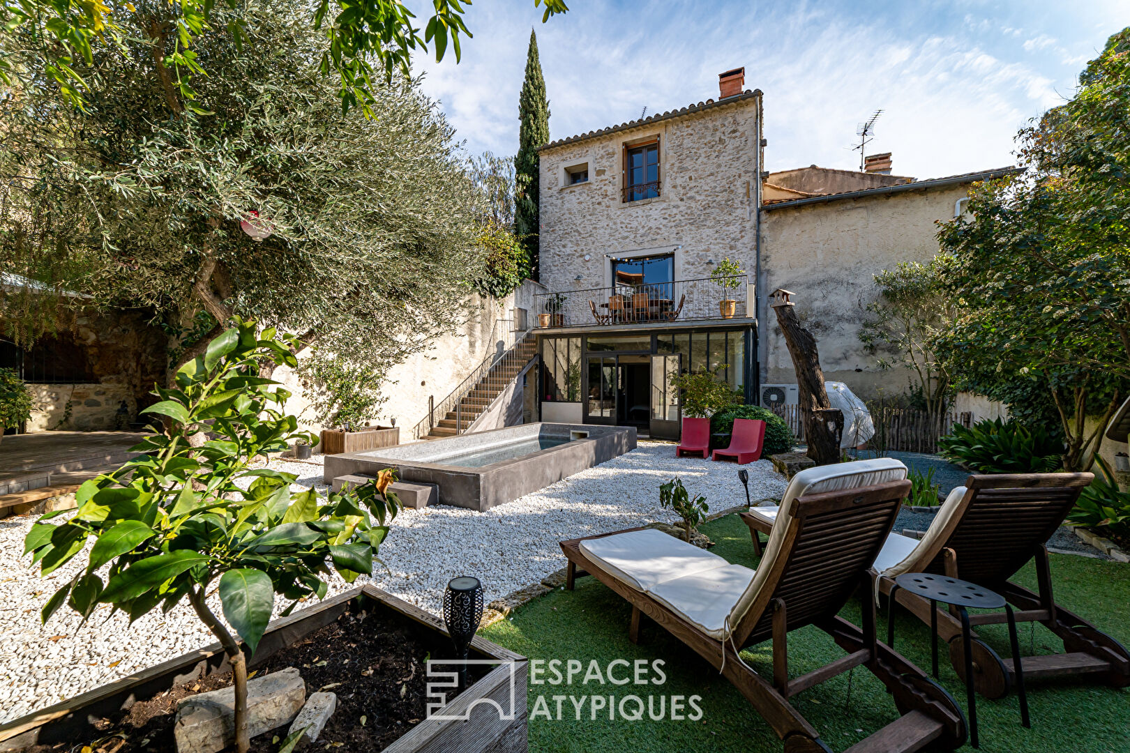 Maison de caractère et son jardin bucolique