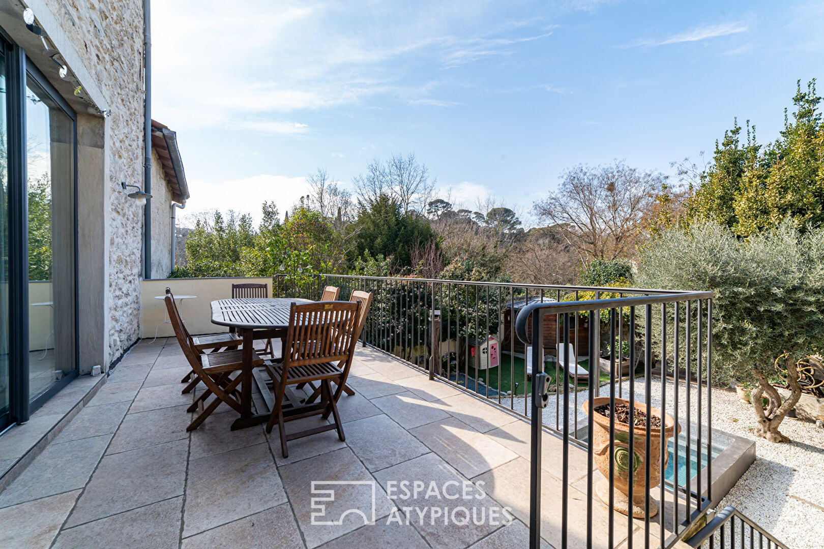 Character house and its bucolic garden