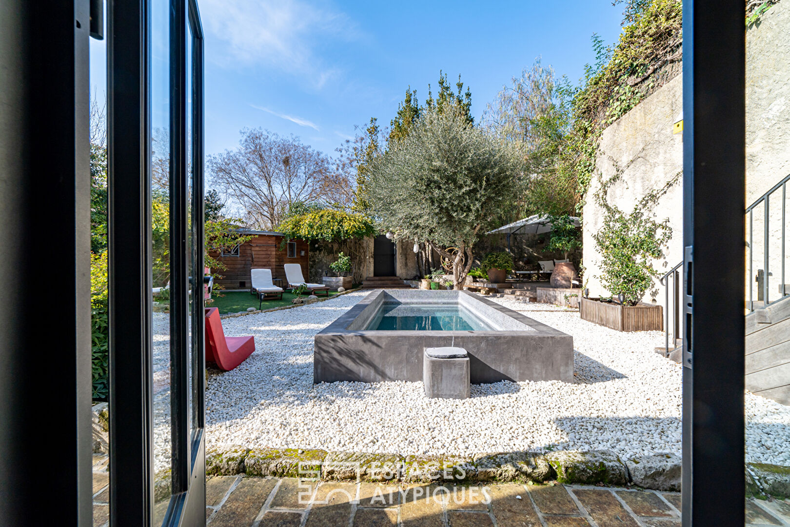 Maison de caractère et son jardin bucolique