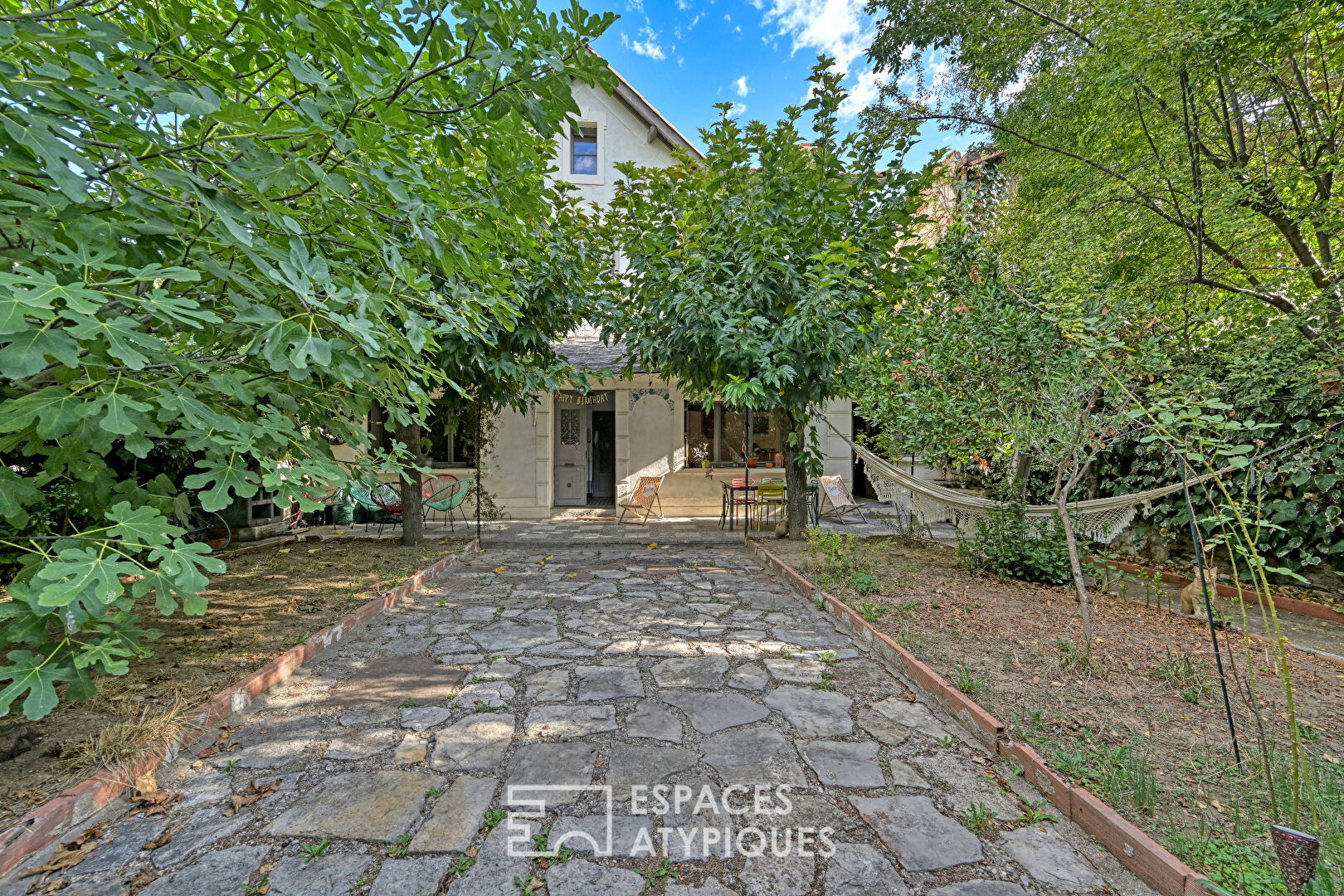 Les Aubes, superb 1920s house with garden