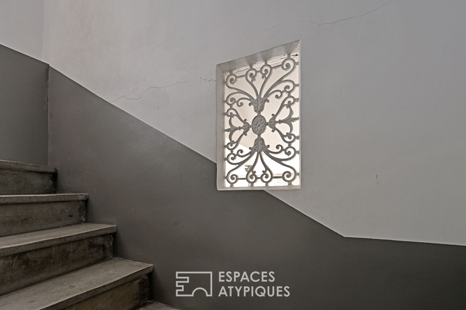 Les Aubes, superb 1920s house with garden