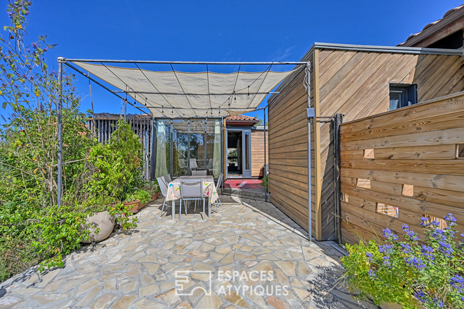 Japanese-inspired house north of Montpellier