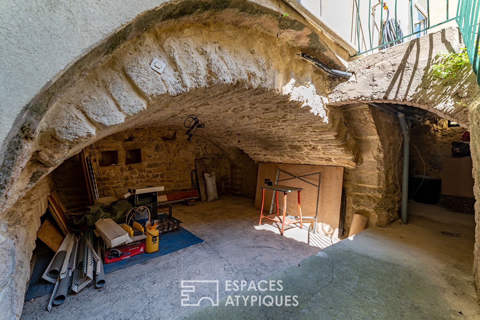 Maison de ville avec grande terrasse et sous sol